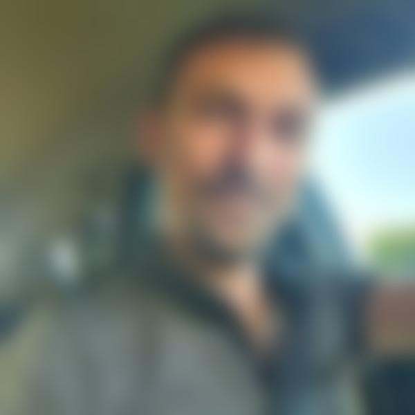 Benjamin, beau gosse de 24 ans en ligne pour plan baise dans la banlieue de Aix en Provence Provence Alpes Côtes d’Azur avec homme Femme