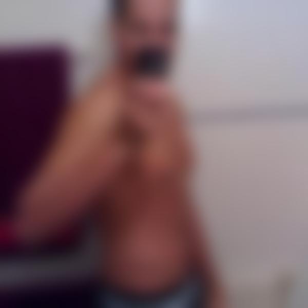 Humbert est inscrit à Tournai et dispo pour un beau gosse connecté en Belgique