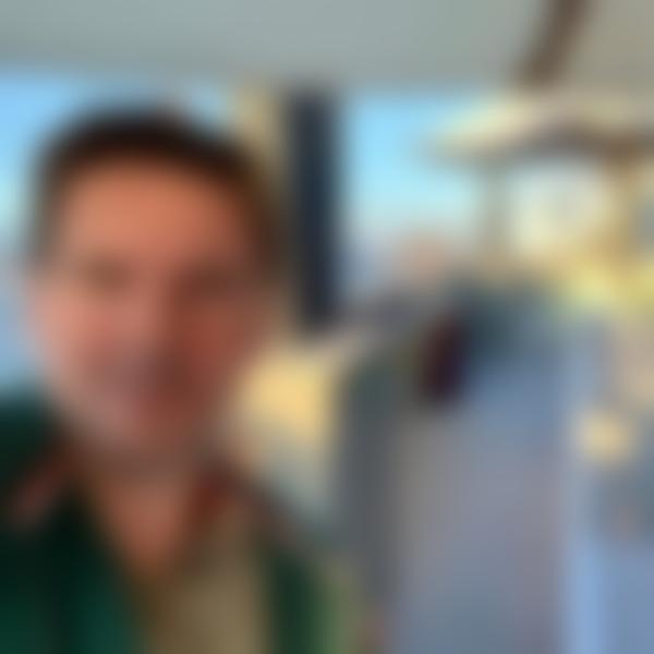 Thibault, Breath Play de 23 ans connecté pour sexcam dans la région de Clermont Ferrand Auvergne-Rhône-Alpes avec homme Gentle Lover
