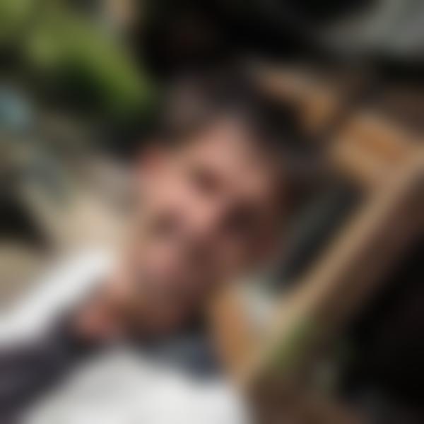 César est connecté à Ypres et cherche un plan cul occasionnel en Belgique
